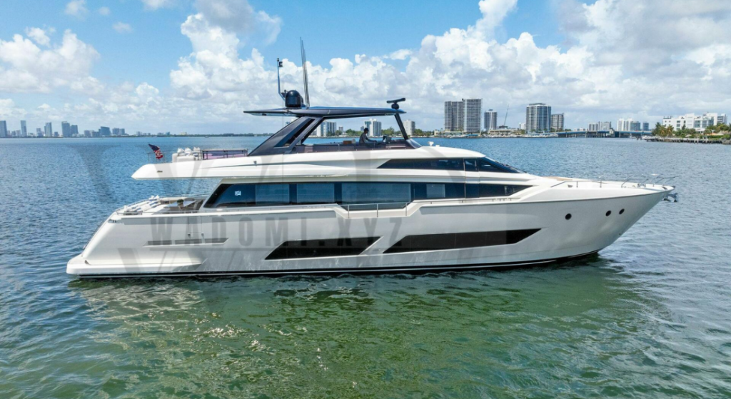 Ferretti Yachts 850 Flybridge